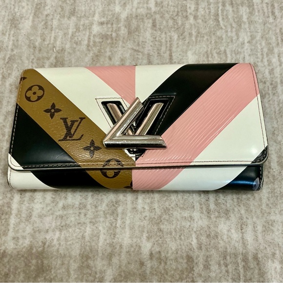 ✨💎LIMITED EDITION💎✨LOUIS VUITTON NEAPOLITAN TWIST WALLET FULL INCLUSION W/ CHAIN - Picture 6 of 11